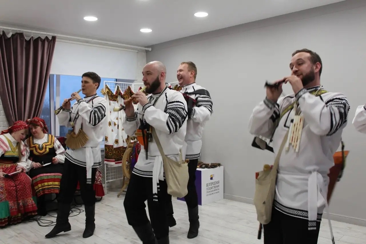 Нить дружбы сплетена!