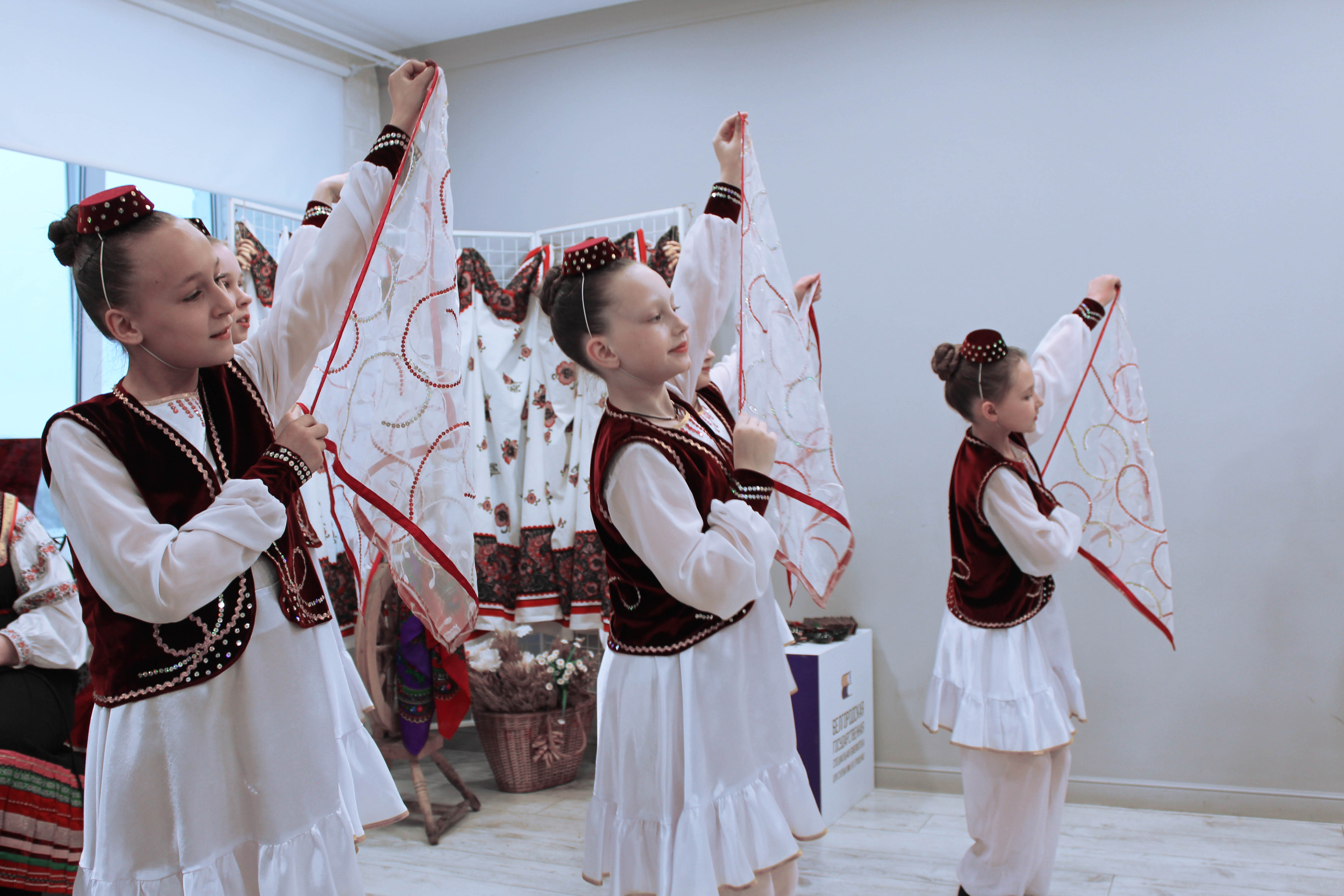 Нить дружбы сплетена!