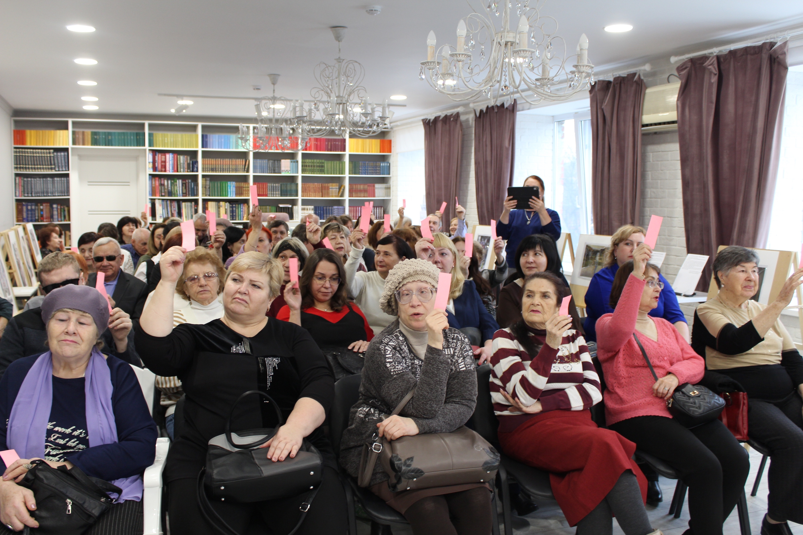 «Визуальные истории: создание инклюзивной выставки картин» - завершена!